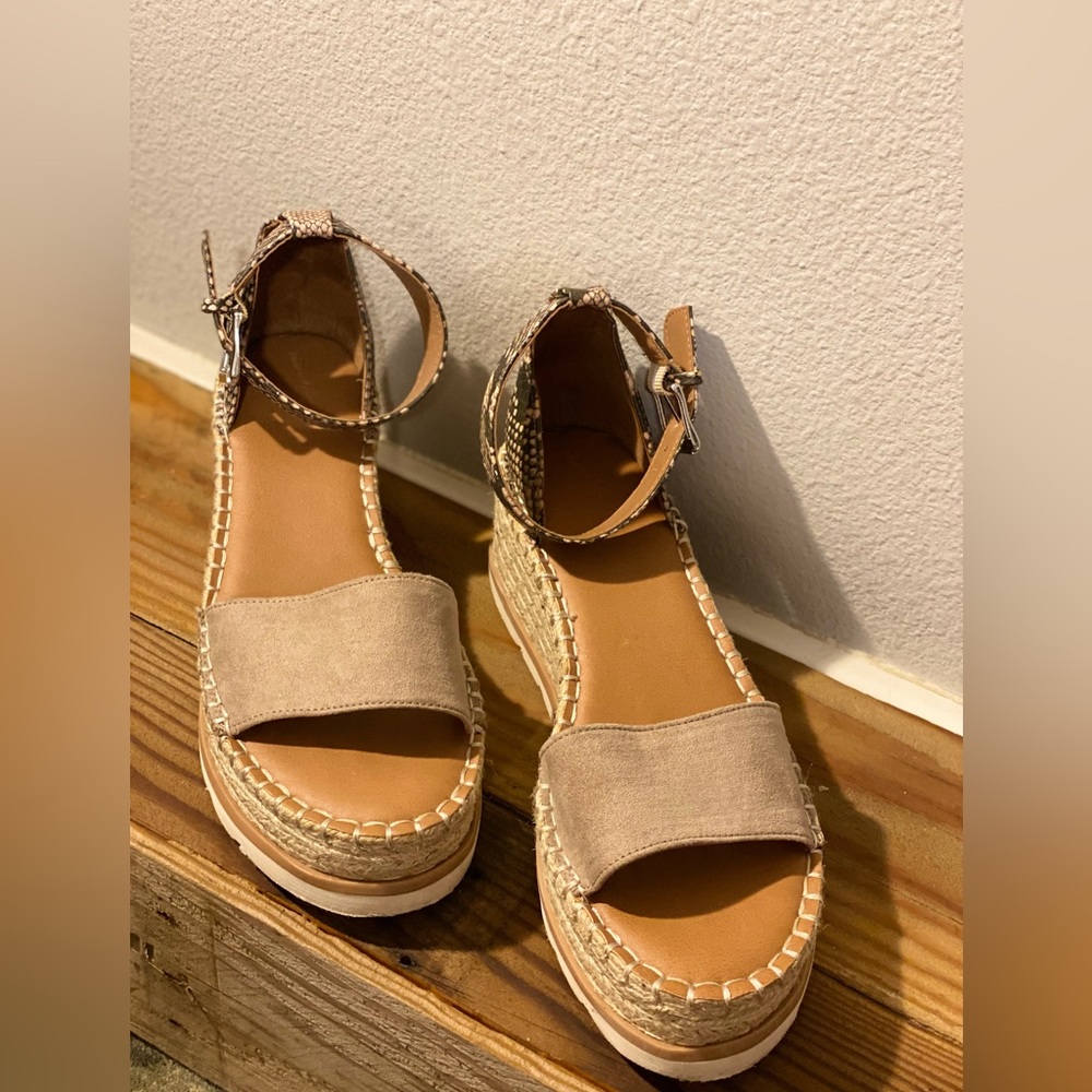 Universal Thread Wedges - Picture 2 of 4